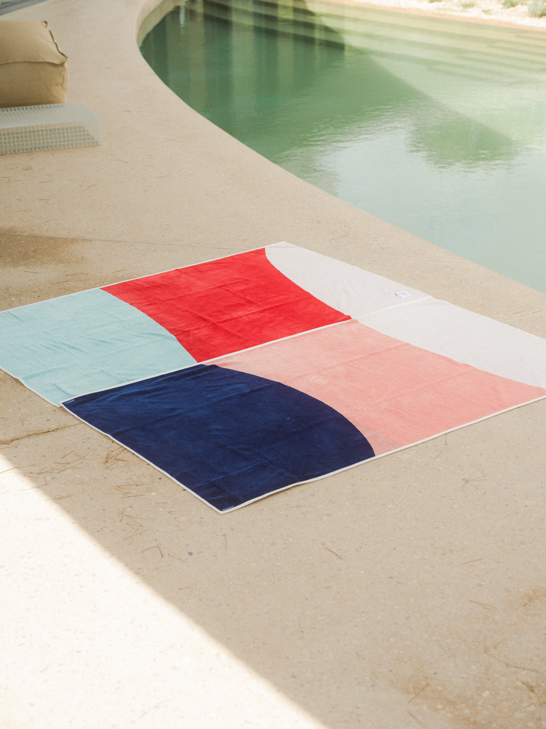 "KONOH" Organic extra soft beach towel with pocket