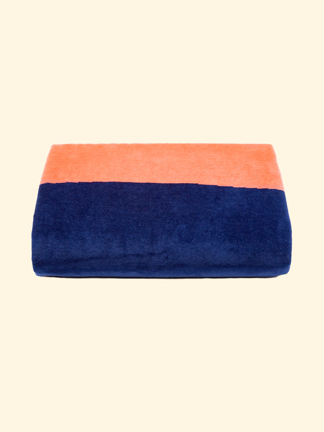 Model “Konoh” of Tucca beach towel 100% organic cotton, perfectly folded as presented on the packaging, with two pins on each side, the ones that can be used to fix your beach towel to the sand.