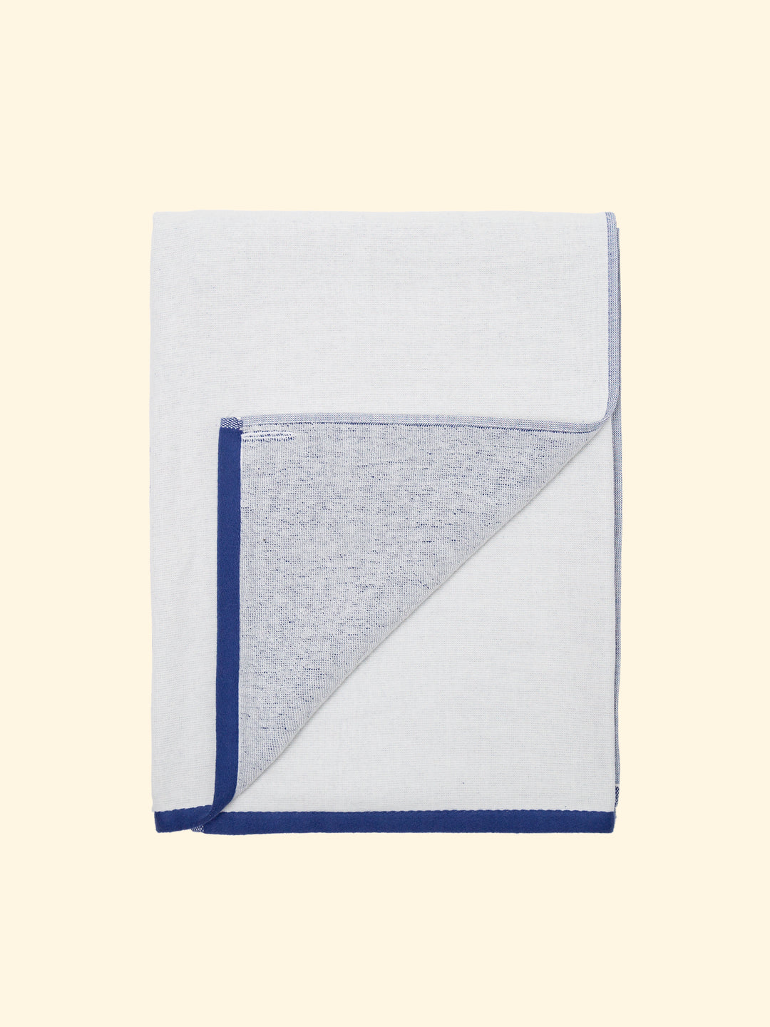 Model Florida of Tucca light beach towel, 100% organic cotton, folded while the top side is completely flat and fresh and the underside one woven with terry. All woven, not printed, for optimal drying and preservation of color