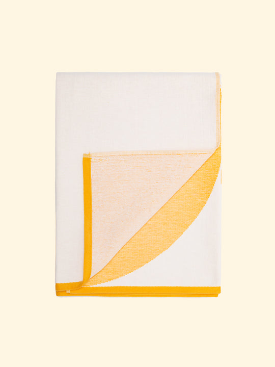Model Danai of Tucca light beach towel, 100% organic cotton, folded while the top side is completely flat and fresh and the underside one woven with terry. All woven, not printed, for optimal drying and preservation of color.