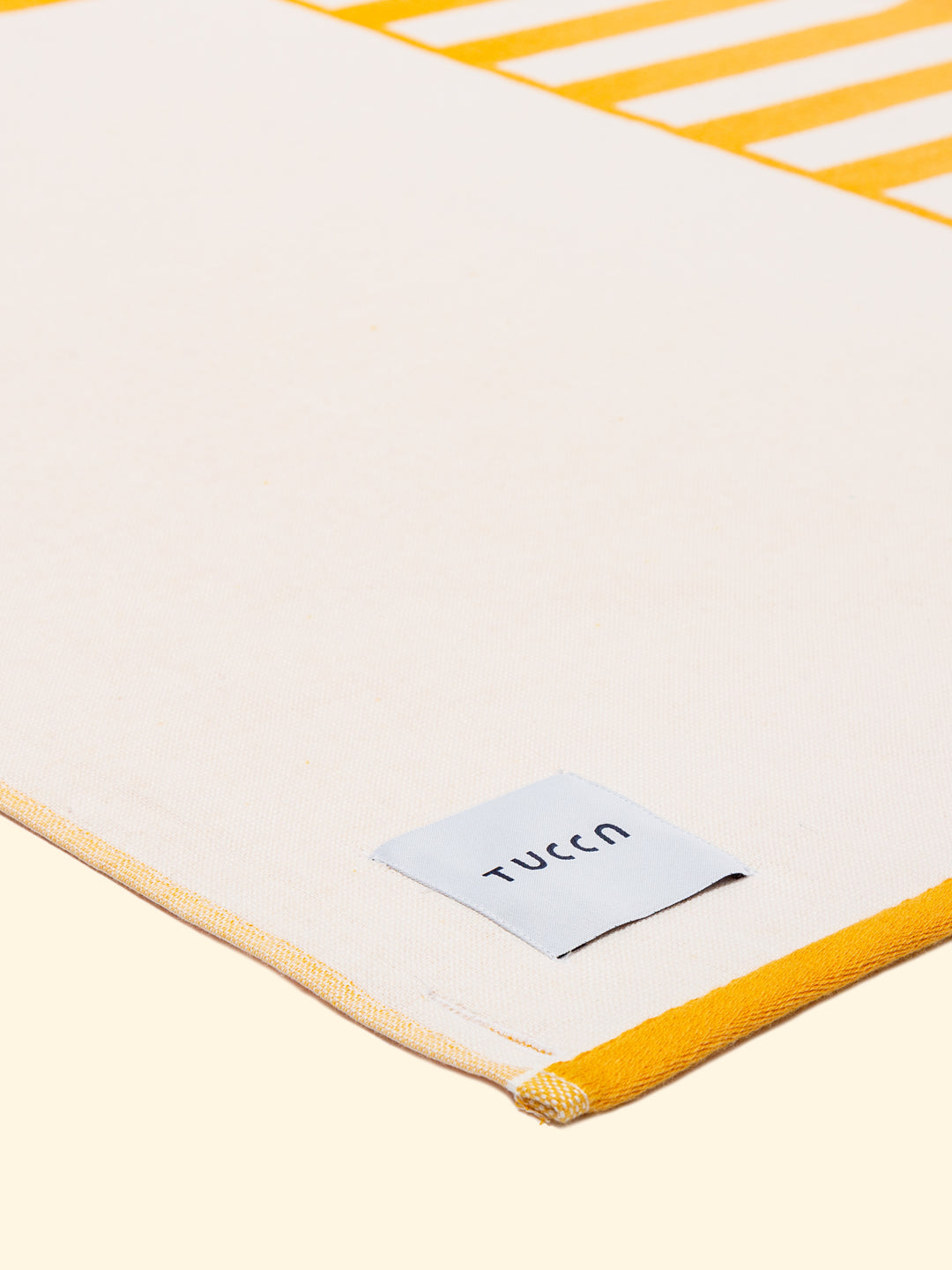 Model “Danai” of Tucca light beach towel showing the top side. Completely flat to get a super thin beach towel