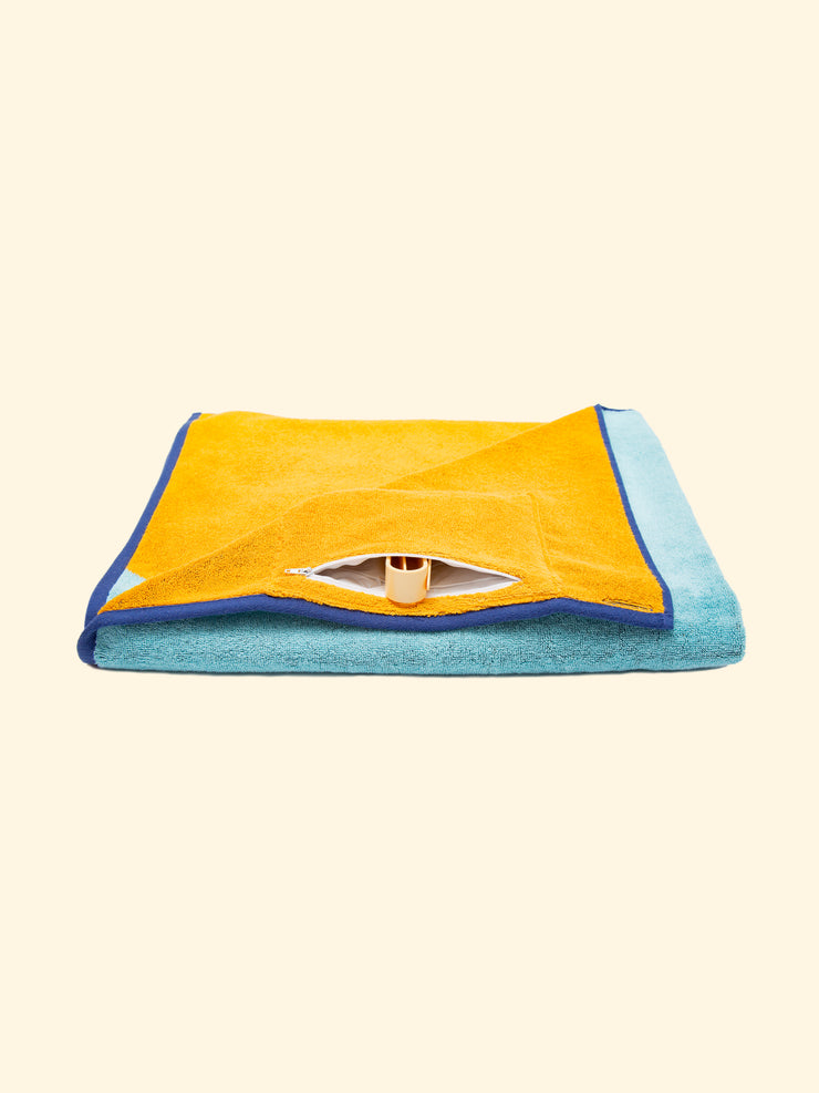 Tucca es la marca de toallas de playa española que ni se vuelan ni se  llenan de arena